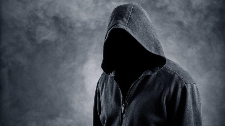 Человек в капюшоне