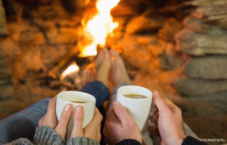 Уютный плед ,камин и чай