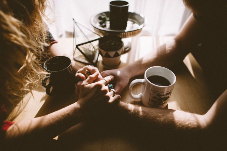 Влюбленные пьют кофе