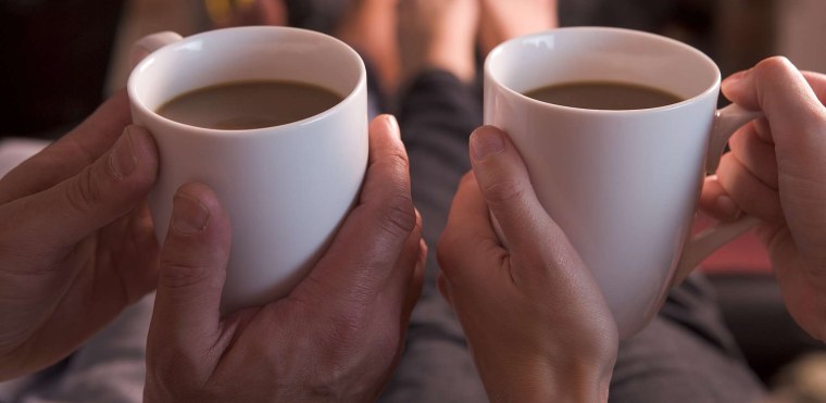 Чашка кофе в руках