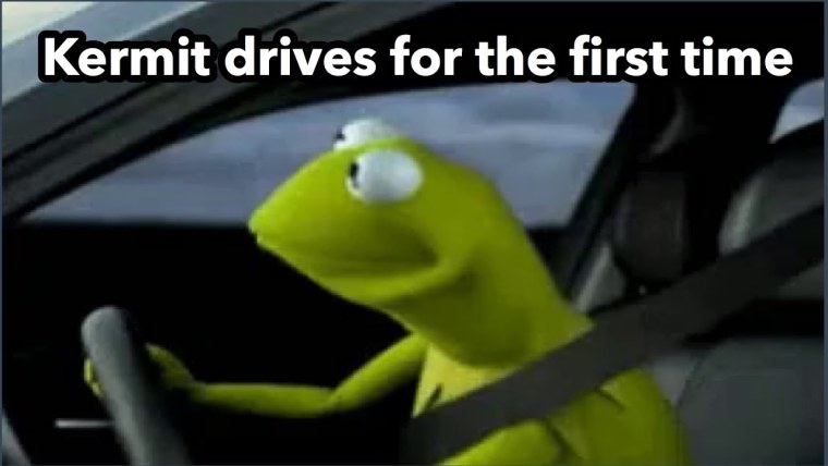 Кермит на розовом фоне