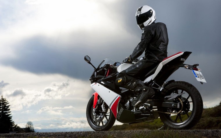 Мотоциклист на мотоцикле