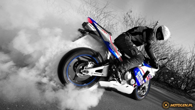 Мотоцикл шлифует