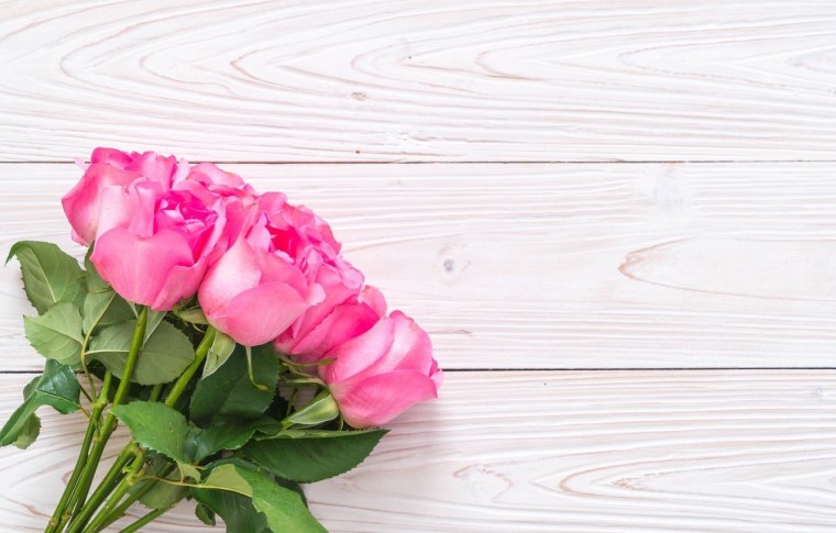 Розовые розы фон