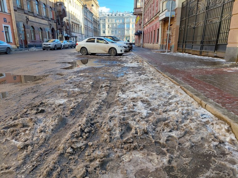 Снежная каша на дороге