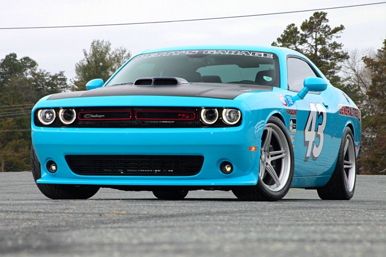 Додж Challenger srt8