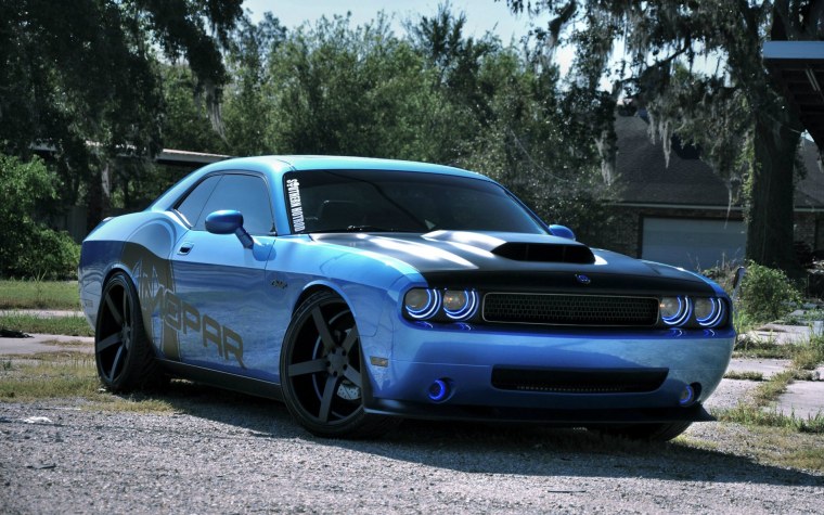 Hellcat dodge Challenger тюнингованный