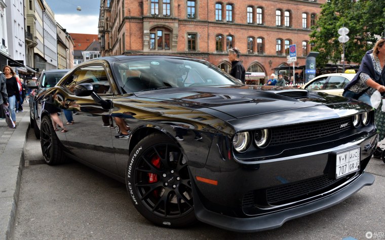 Додж Челленджер Хеллкэт