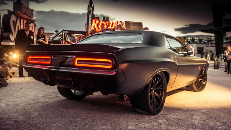 Dodge Challenger srt8 Black Tuning