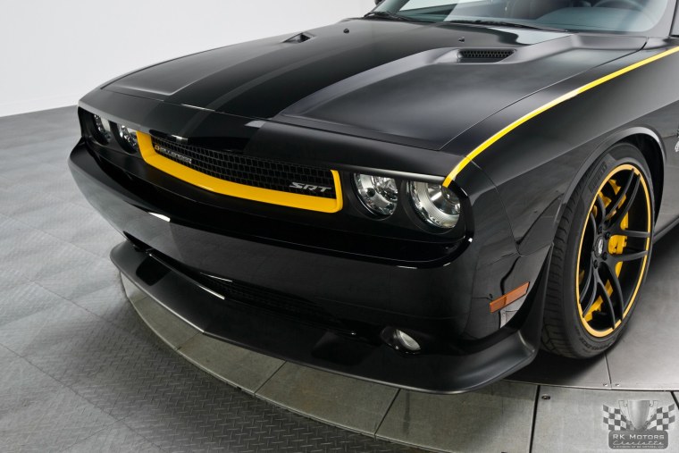 Dodge Challenger srt оранжевый