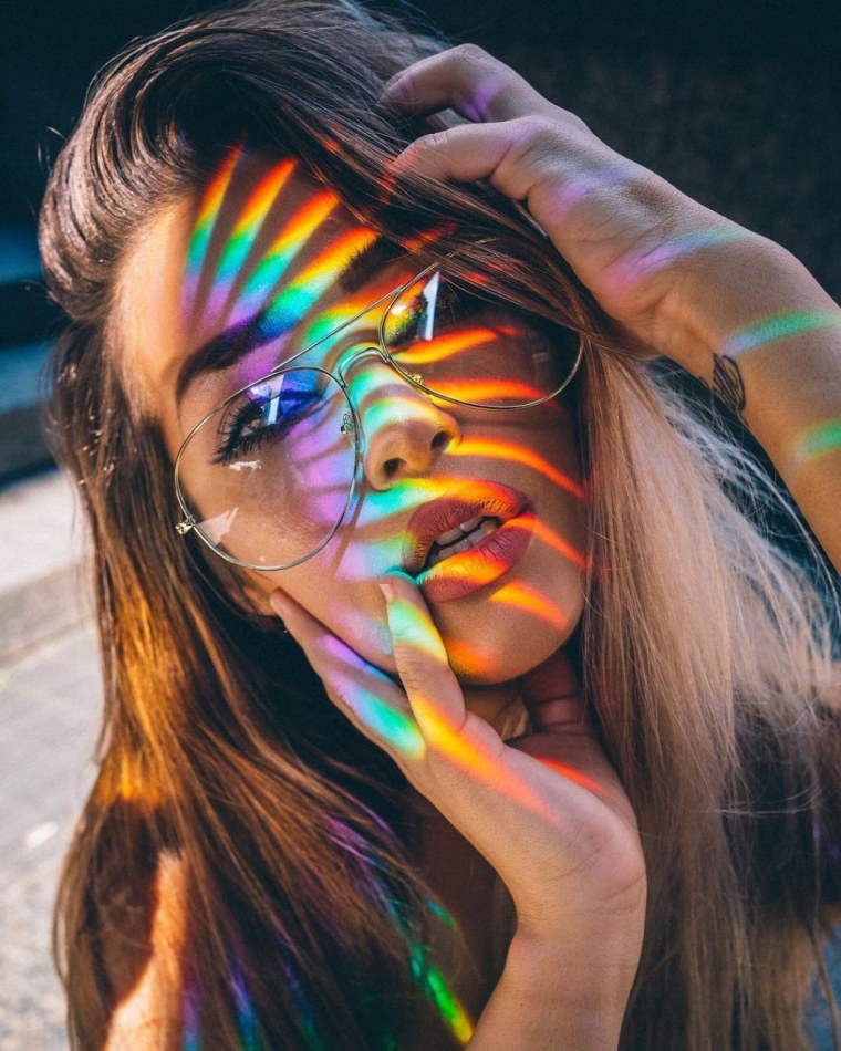 Неоновые надписи фиолетовые