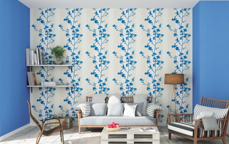 Сочетание цветных и однотонных обоев