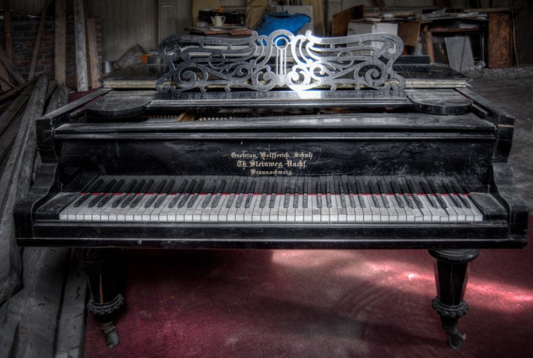 Старинный рояль
