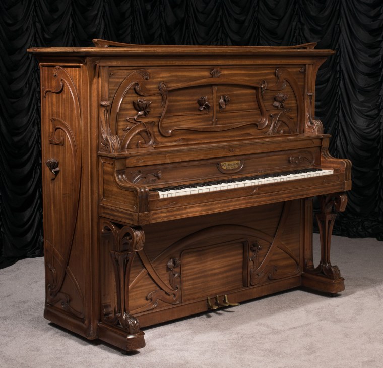 Антикварное пианино