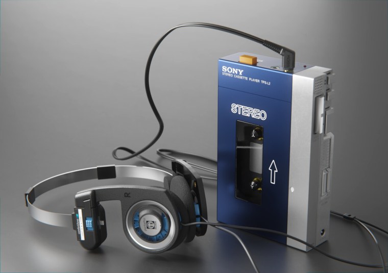 Кассетный плеер Sony Walkman TPS-l2