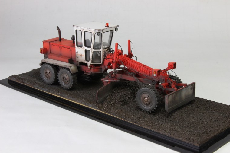 Трактор с грейдером