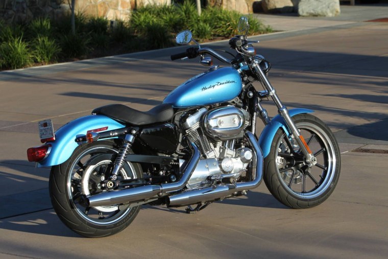 Мотоцикл Harley Davidson SUPERLOW 883