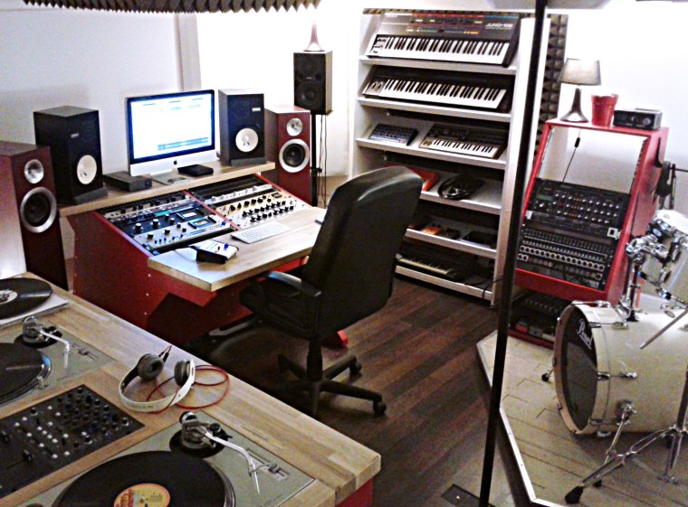 Синтезатор для студии звукозаписи
