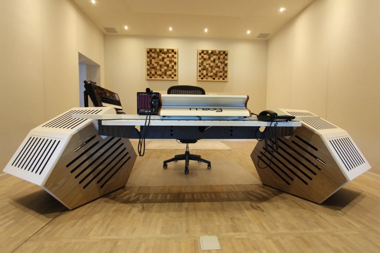 Мебель для студии звукозаписи