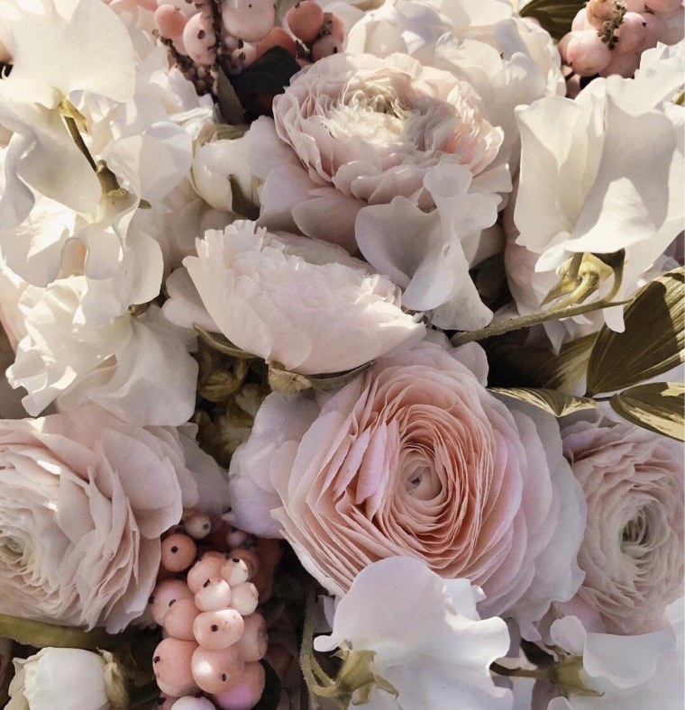 Пионы бежевые