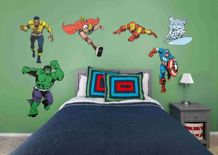 Супергерои на стене
