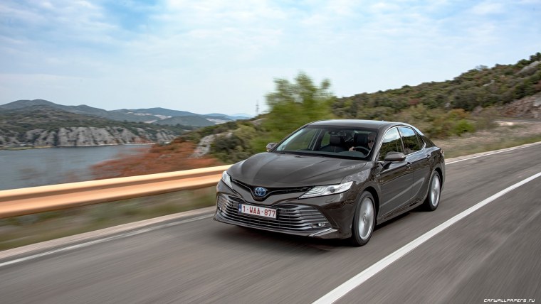 Тойота Камри гибрид 2019