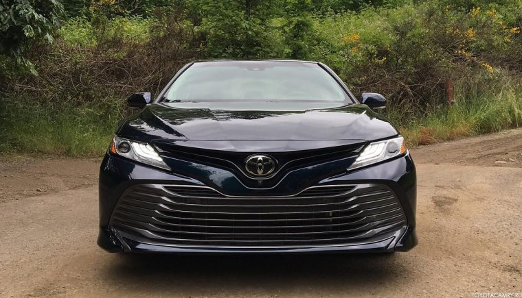 Toyota Camry 2018 черная