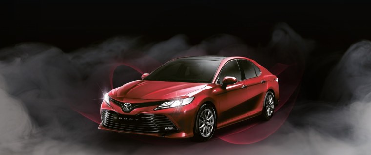 Красная машина Камри 70