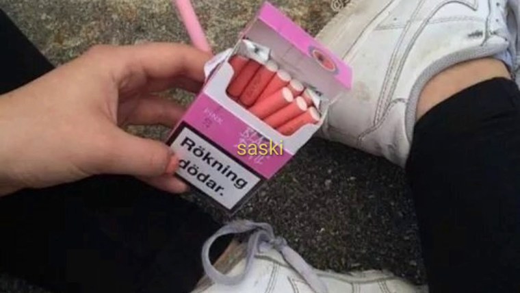 Разбитый iphone 13 Max сзади