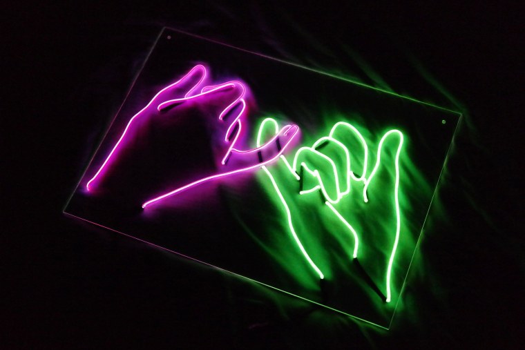 Неоновая девушка