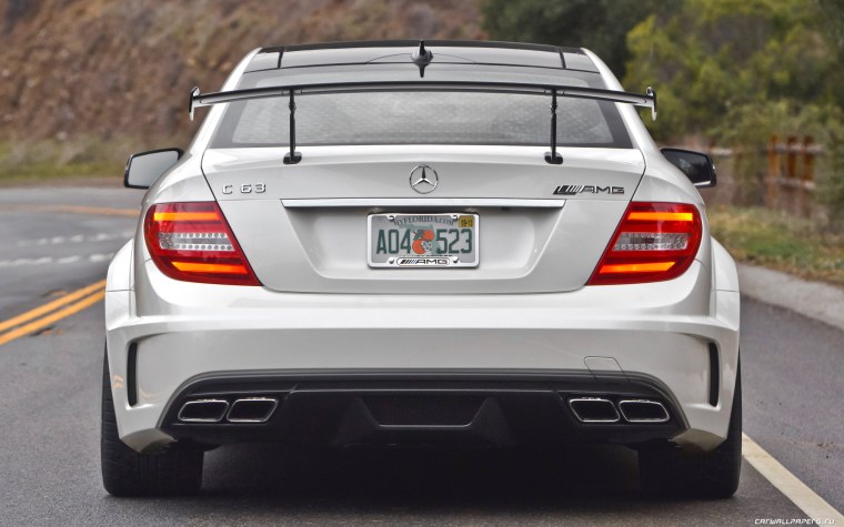 Мерседес Бенц c63 зад