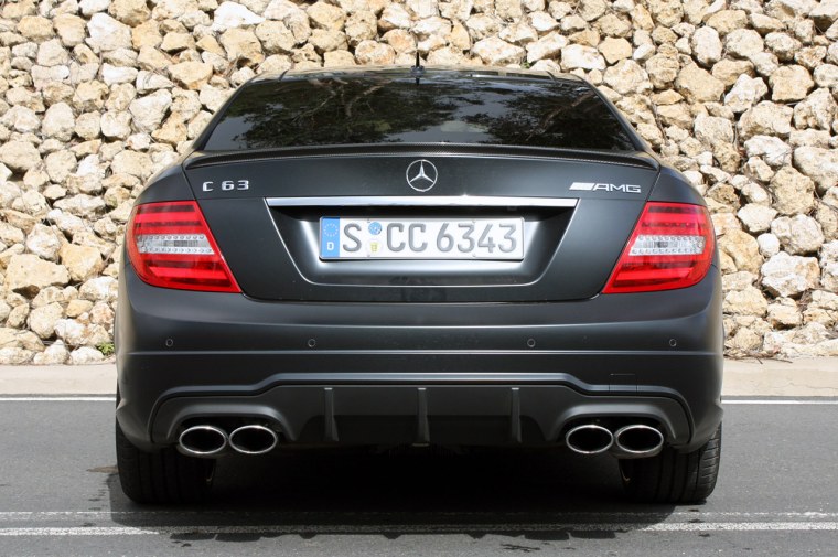 Мерседес c63 AMG сзади