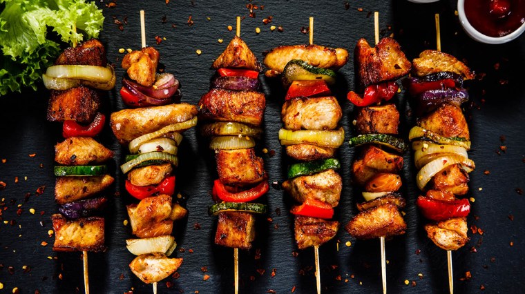 Шашлык на черном фоне