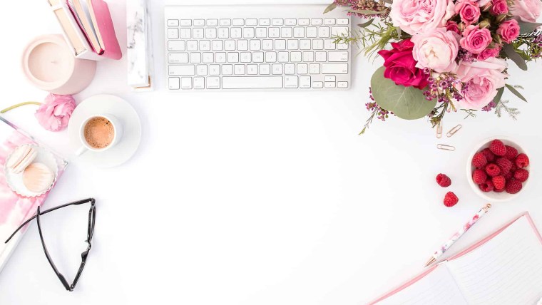 Эстетичный розовый компьютер