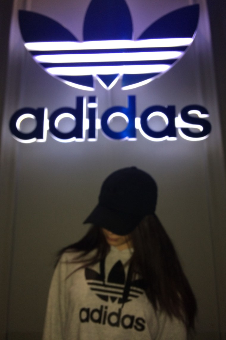 Картинки адидас девушки