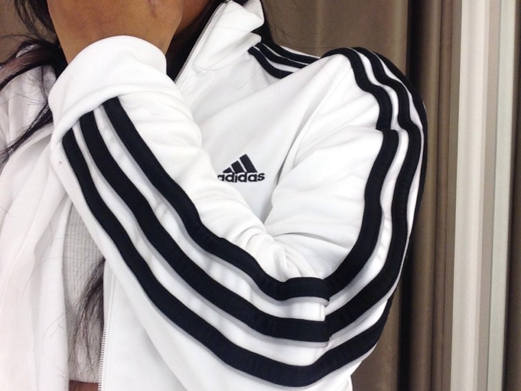 Девушка в адидасе без лица