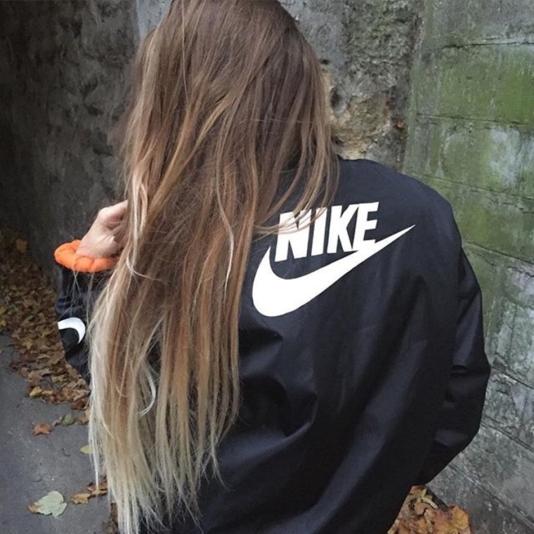 Девушки со спины в найке