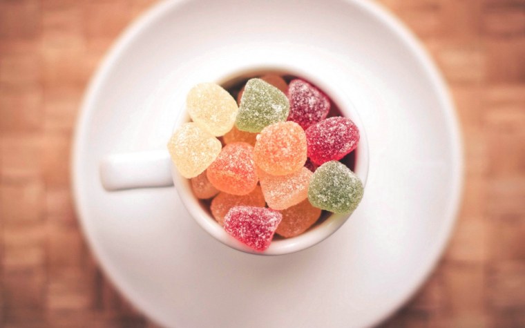 Химические формулы на черном фоне