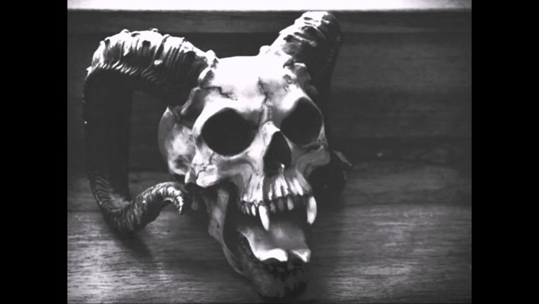 Фон для рабочего стола череп