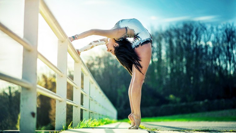 Лорен Алексис шпагат