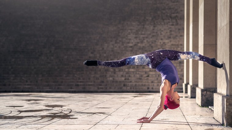 Хлоя Брюс шпагат