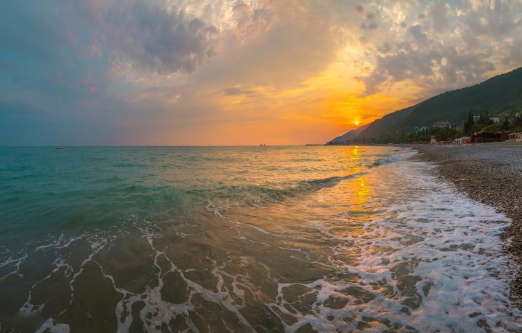 Пляж чёрный море Пицунда