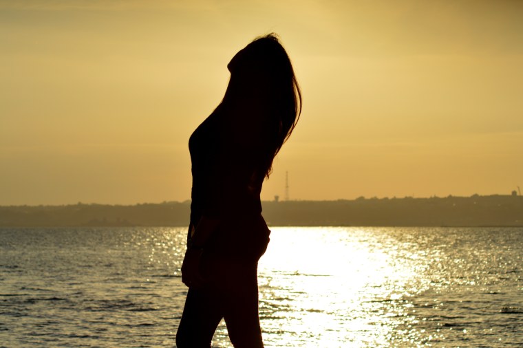 Со спины на закате