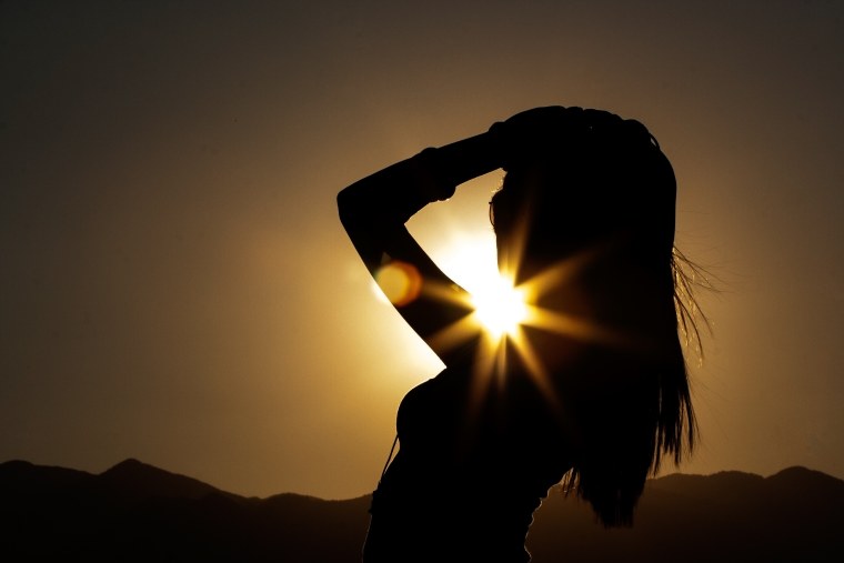 Красивый силуэт девушки