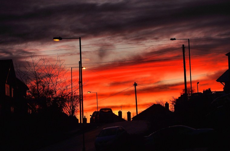 Красный закат над городом