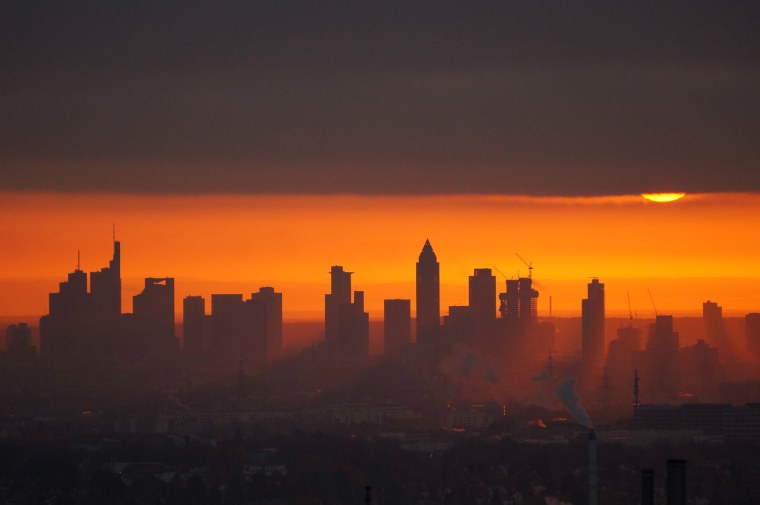 Оранжевый закат город