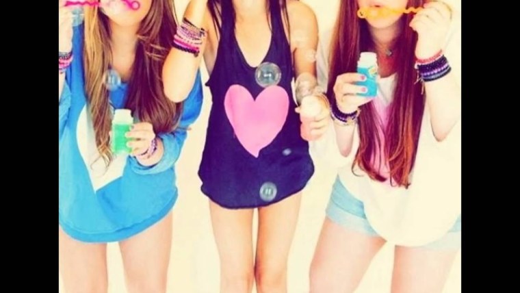 Ава на группу подружки