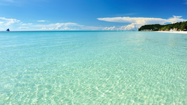 Голубое море