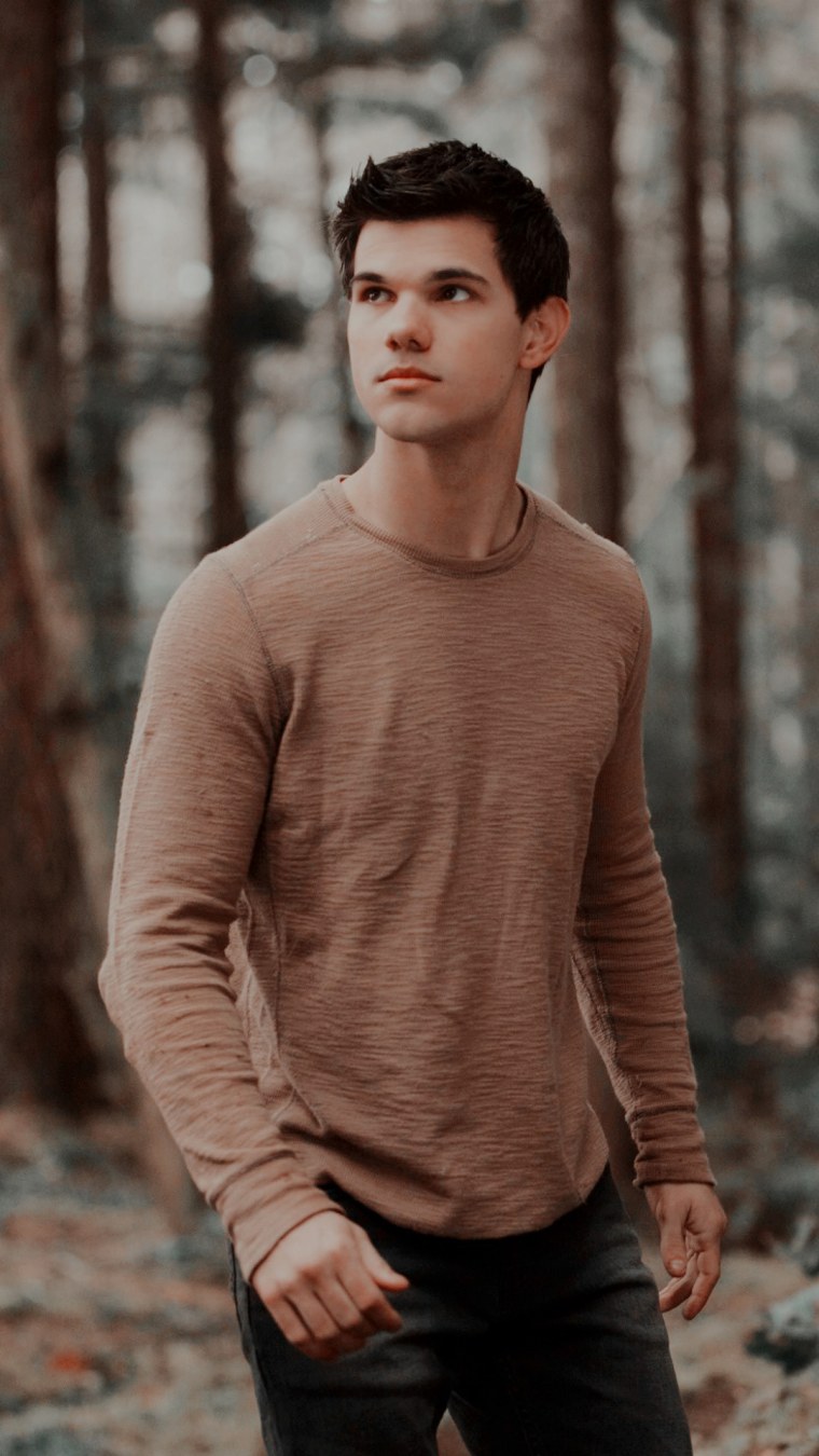 Тейлор Лотнер