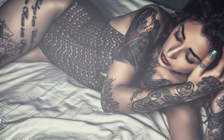 Виктория Склянова тату модель